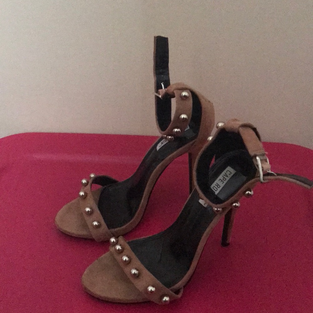 Heels - Picture 3 of 3